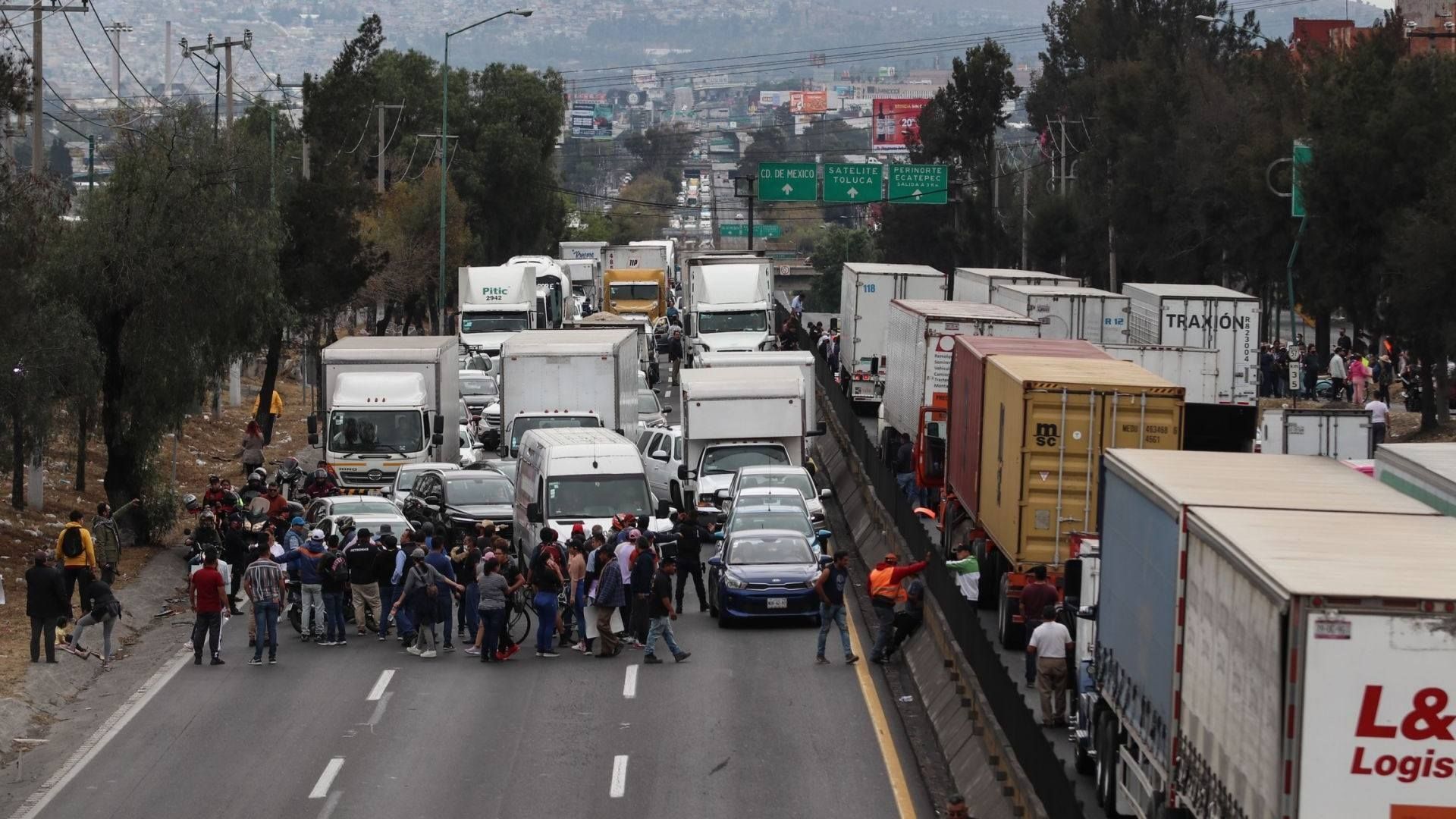 Bloqueo en la autopista México-Querétaro