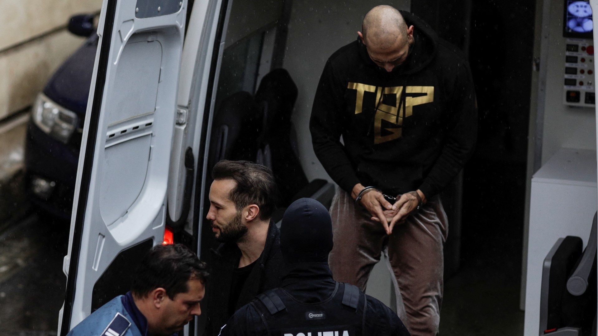 Detienen a Polémico Influencer y a su Hermano por Denuncias de Agresión Sexual