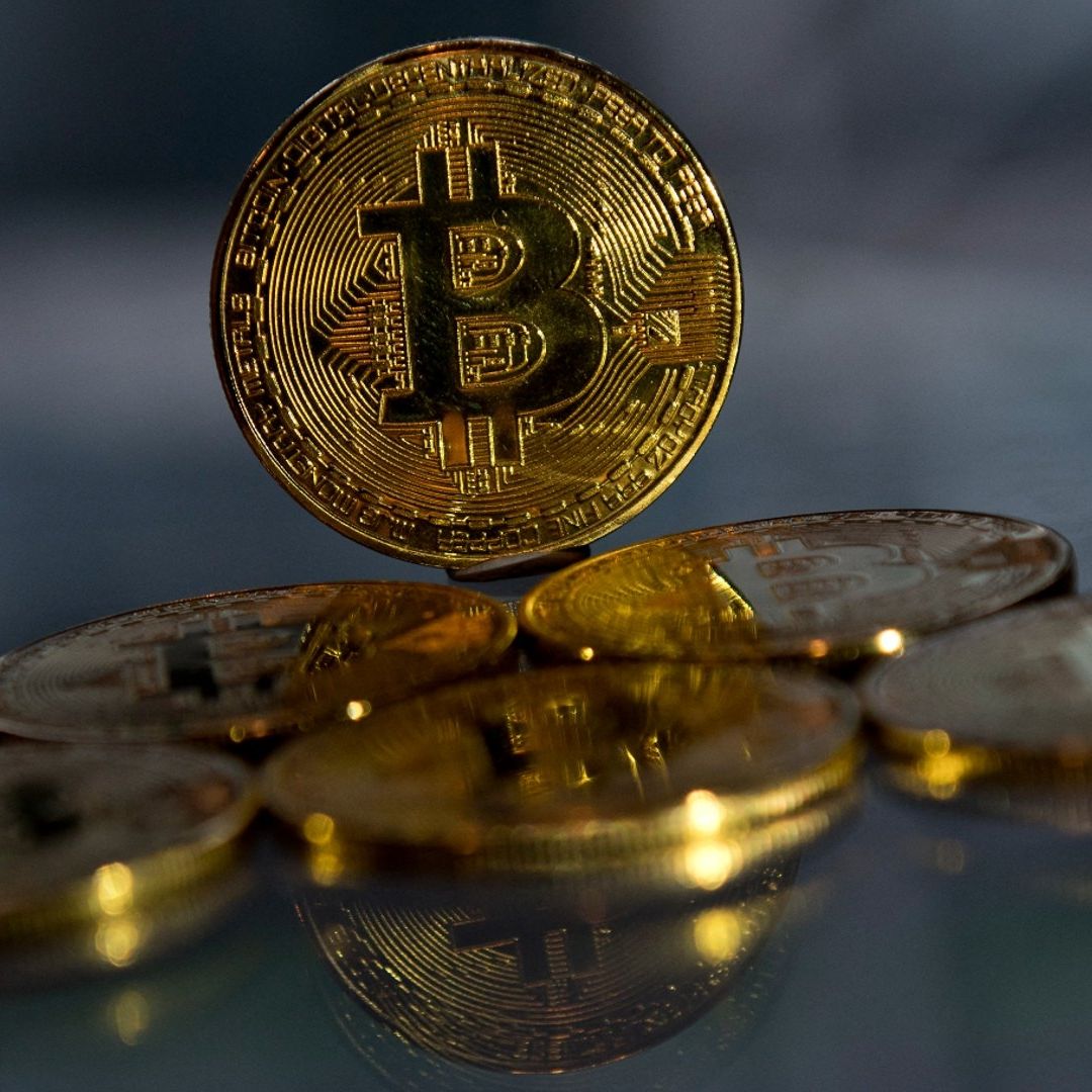 El oro alcanza cifra histórica impulsado por las perspectivas de recortes de tasas de la Fed