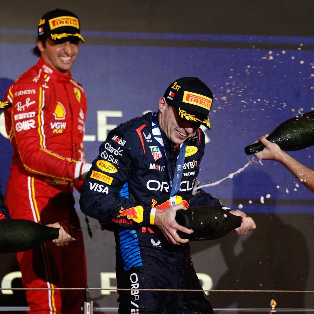 ¡'Checo' Pérez Sube al Podio! Queda Segundo en el GP de la F1 de Bahrein; Verstappen Gana