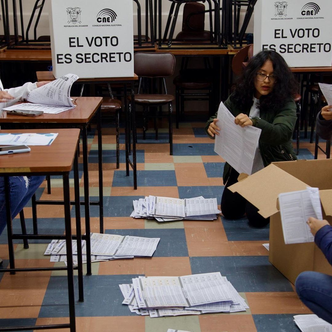 Ecuatorianos Avalan que Fuerzas Armadas Combatan el Crimen Organizado