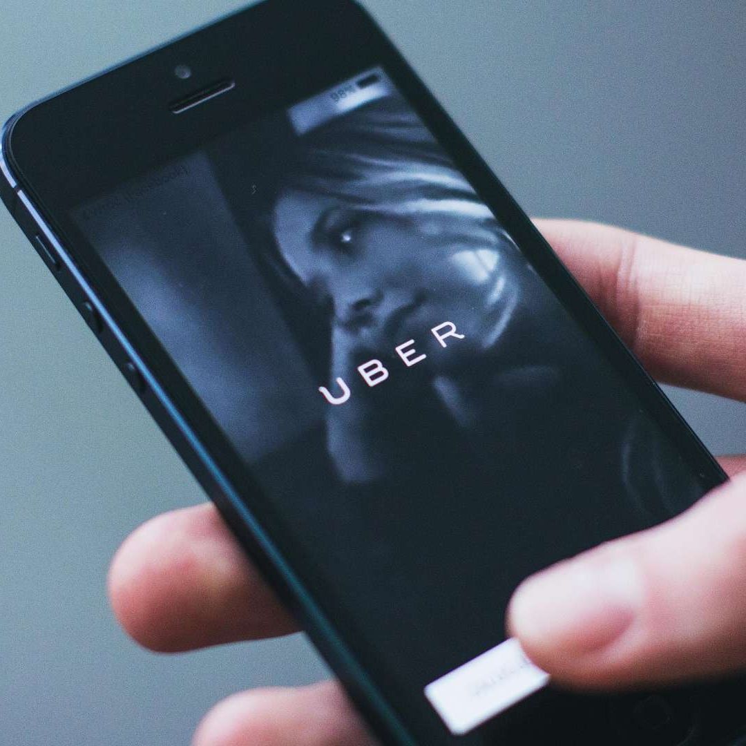 Una chica reveló cómo se atrevió a ligar con un conductor de Uber, aunque esto le trajo críticas