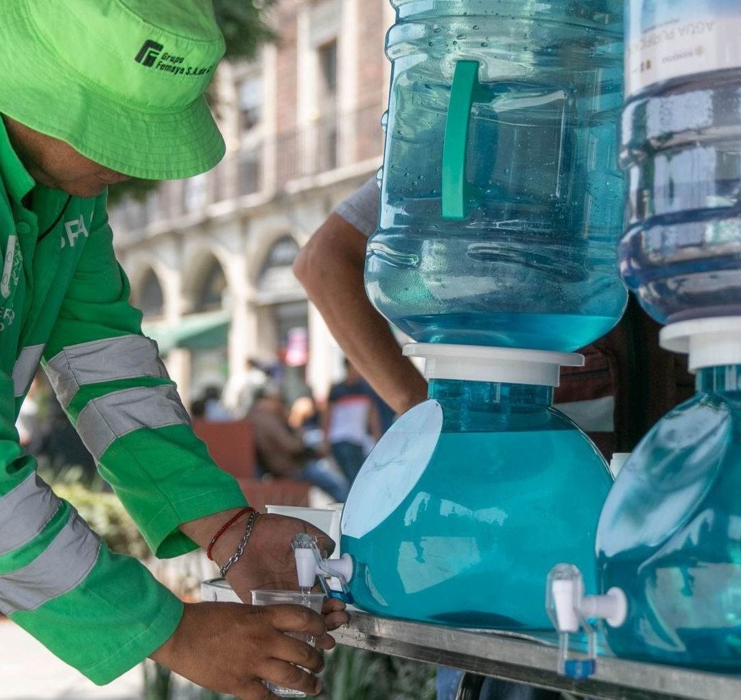 Tomar Agua No es Suficiente: Recomiendan Consumir Electrolitos para Evitar Deshidratación