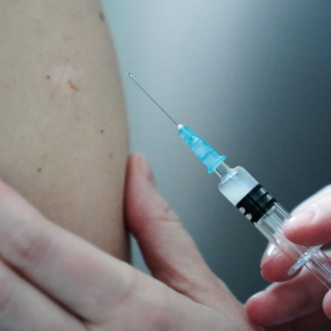 Vacuna del VPH es Efectiva para Prevenir Cáncer en Mujeres y Hombres: Estudio