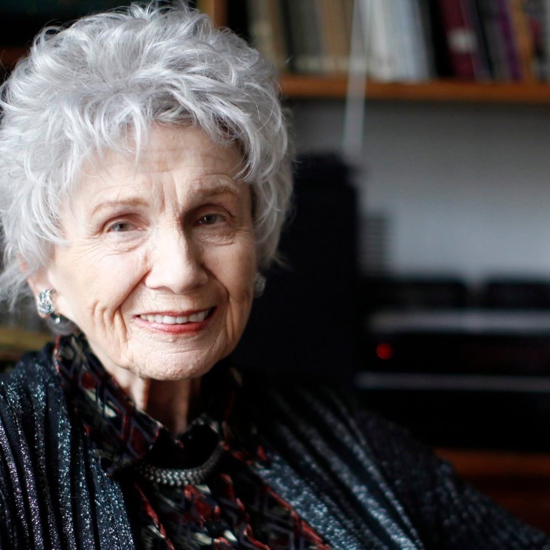 La escritora canadiense muere a los 92 años en Ontario