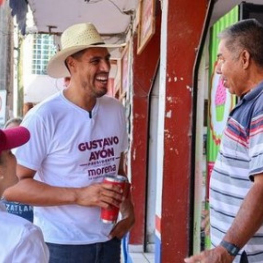 Gustavo Ayón está metido de lleno en recorrer las comunidades y escuchar las demandas de la gente. Foto: ayongustavo14