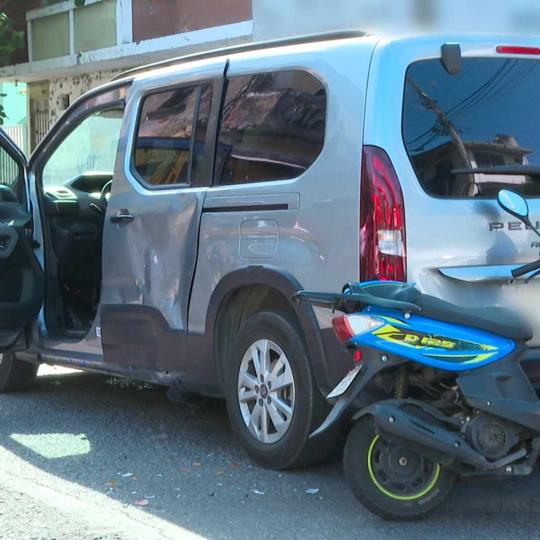 Dos Mujeres Motociclistas Lesionadas al Ser Impactadas por Camioneta en Colonia Centro de Ciudad de Veracruz