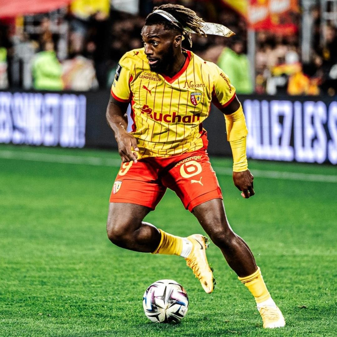 Allan Saint-Maximin se fue del América de mala manera y regresó a Francia para firmar con el RC Lens. Foto X: @RCLens