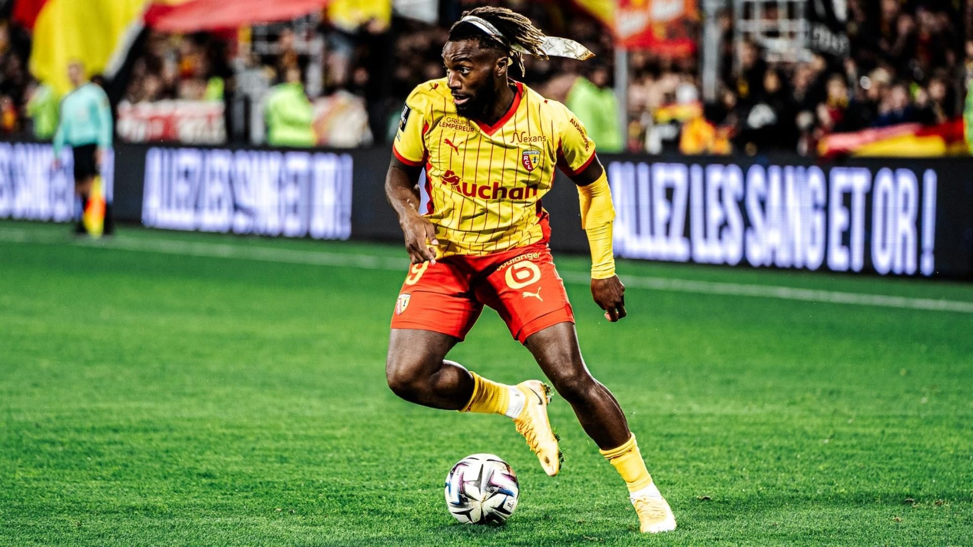 Allan Saint-Maximin se fue del América de mala manera y regresó a Francia para firmar con el RC Lens. Foto X: @RCLens