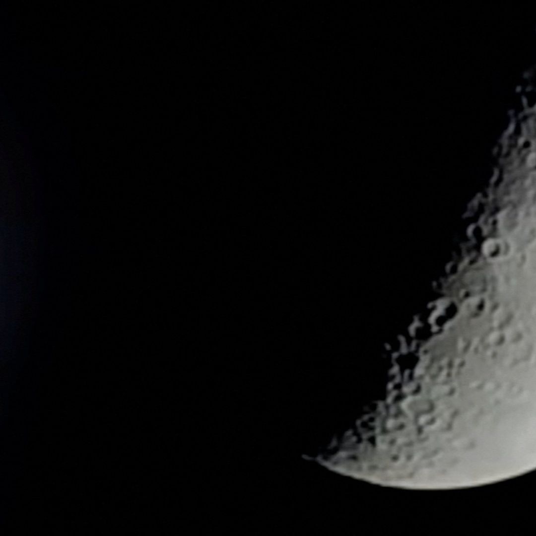 La Luna vista desde el exterior de la cápsula Orión