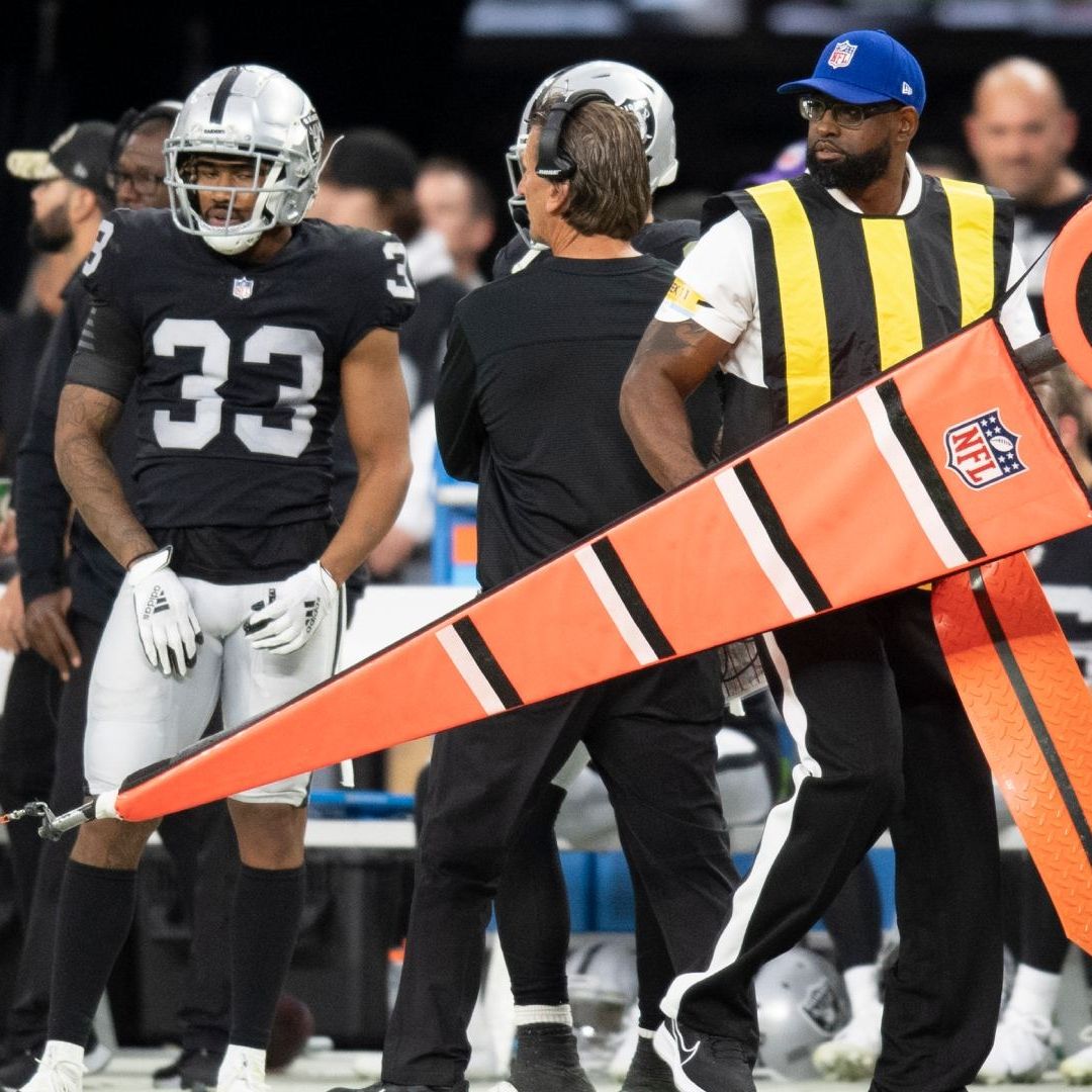Las cadenas se ha vuelto parte del juego en la NFL a lo largo de los años. Foto AP