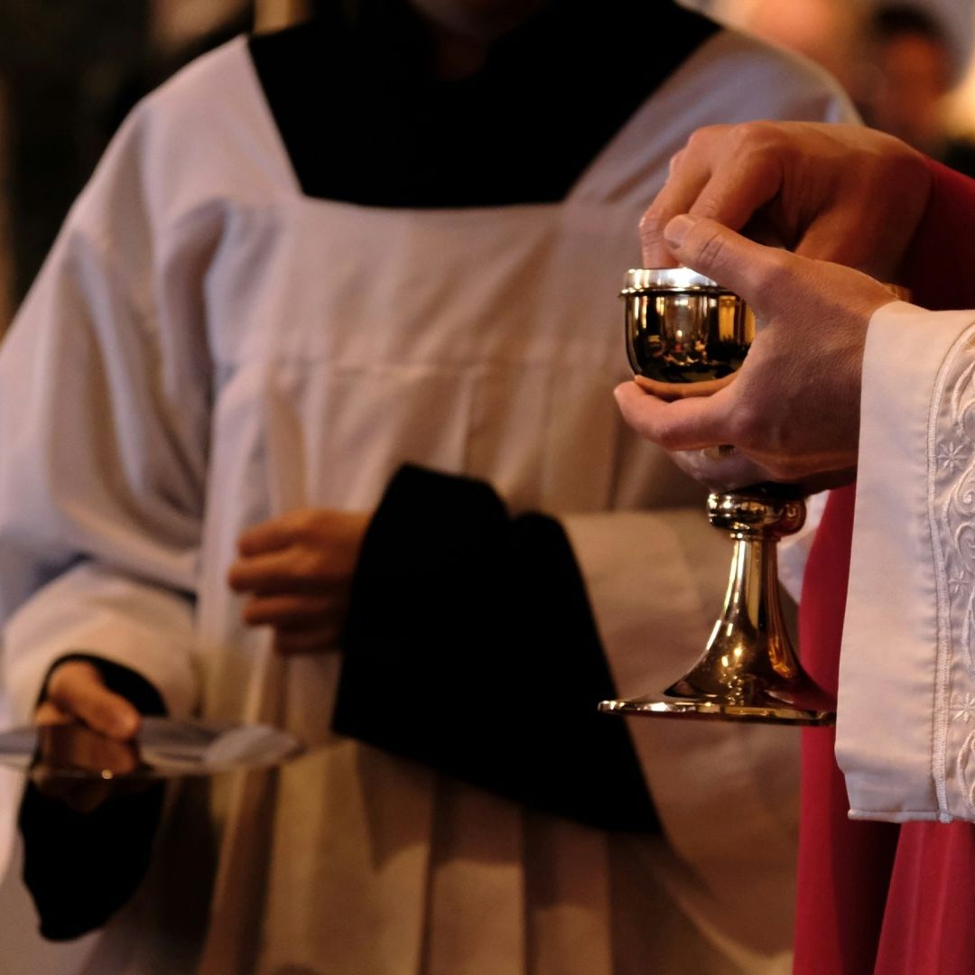 Detienen a Sacerdote por Fabricar Metanfetaminas en la Iglesia