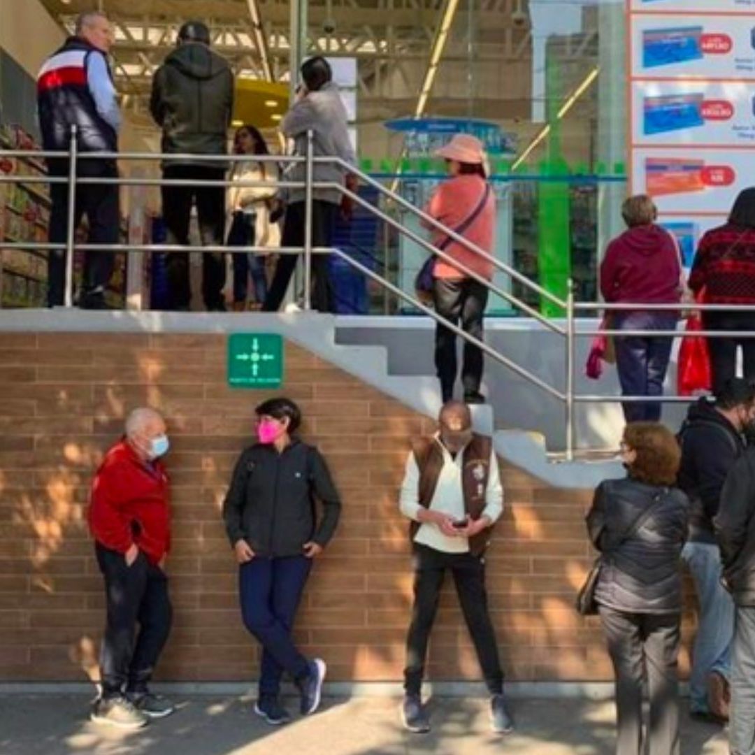 Venta de vacuna Pfizer contra Covid-19 en farmacias de México