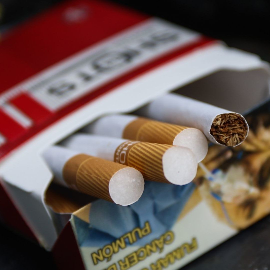 Pequeños comercios podrán exhibir cajetillas de cigarros