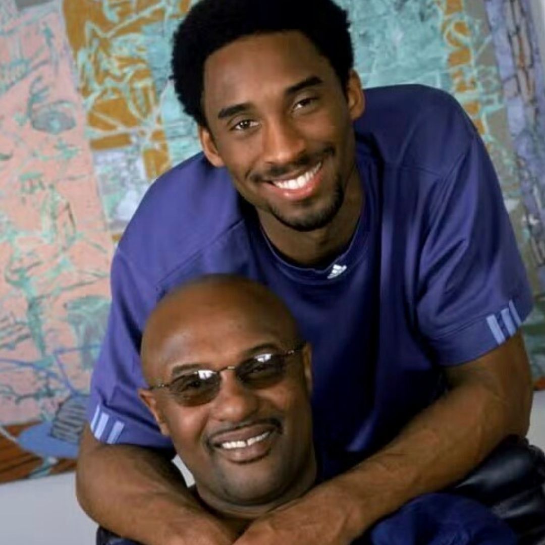 Después de la nuerte de su hijo Kobe en 2020, Joe Bryant no apareció más en público. Foto AP