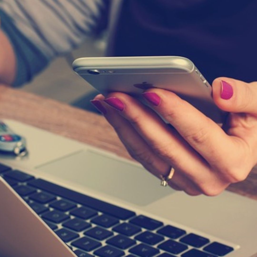 Redes sociales Influyen en Compras Navideñas de Más de la Mitad de Internautas Latinoamericanos