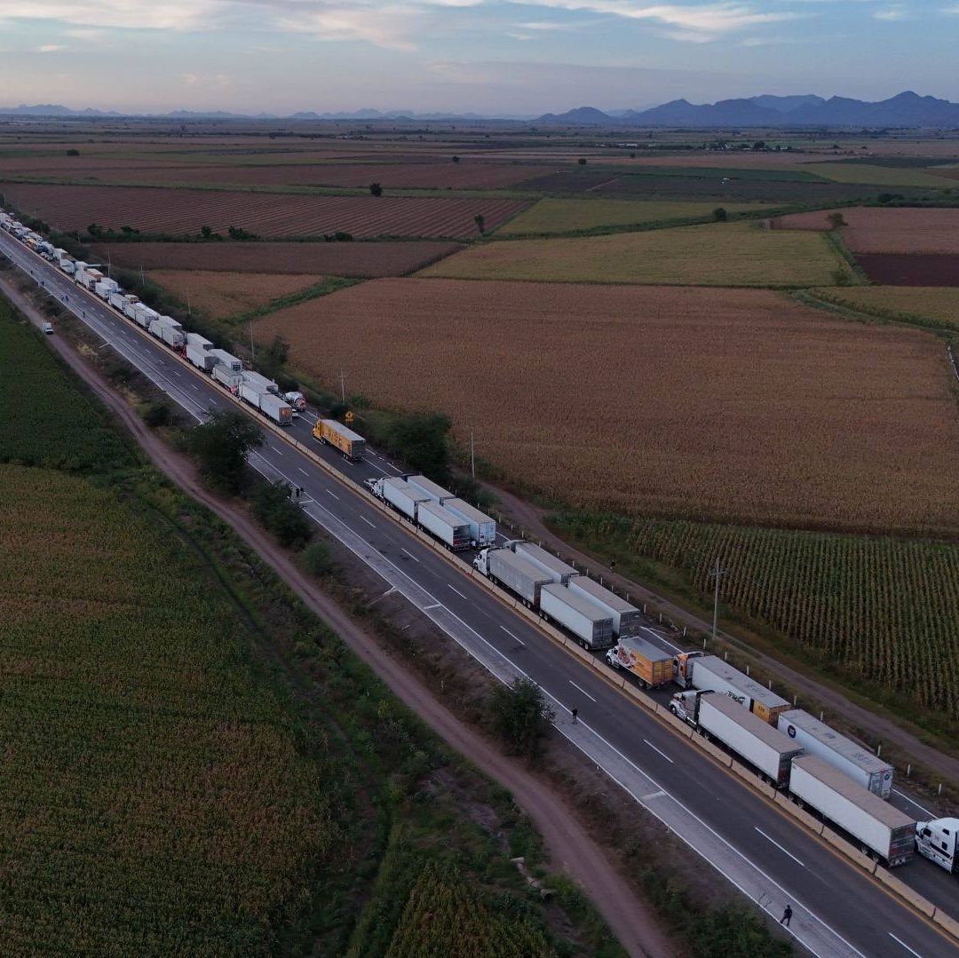 Paro de transportistas y agricultores.