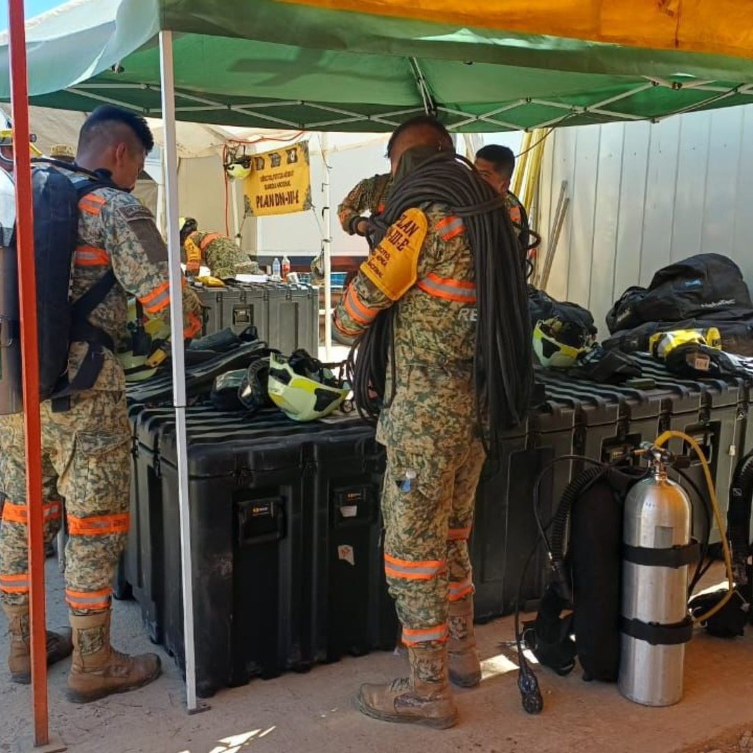 Elementos de las Fuerzas Armadas en apoyo al trabajo de rescate en la mina Santa Fe