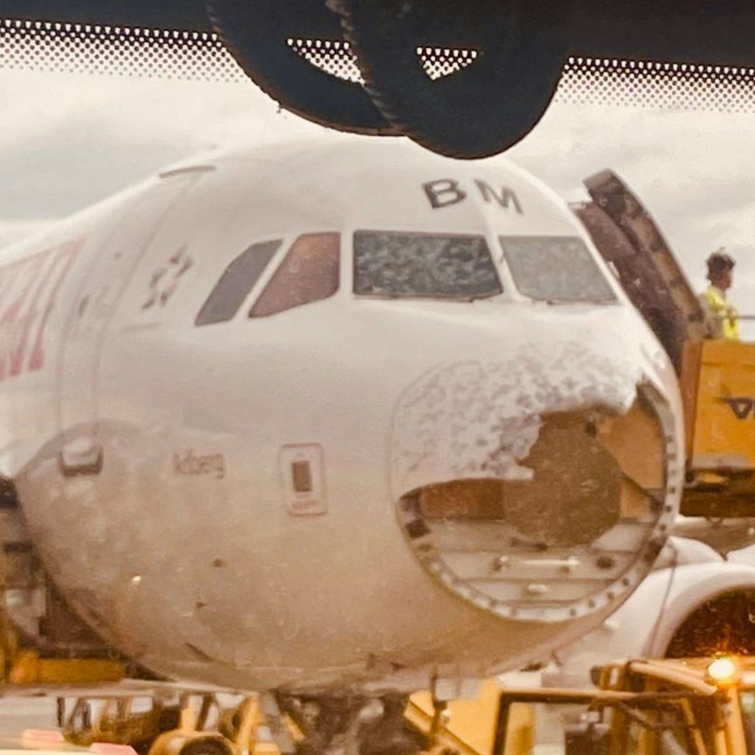 Avión de Austrian Airlines sufre severos daños por granizada en pleno vuelo.