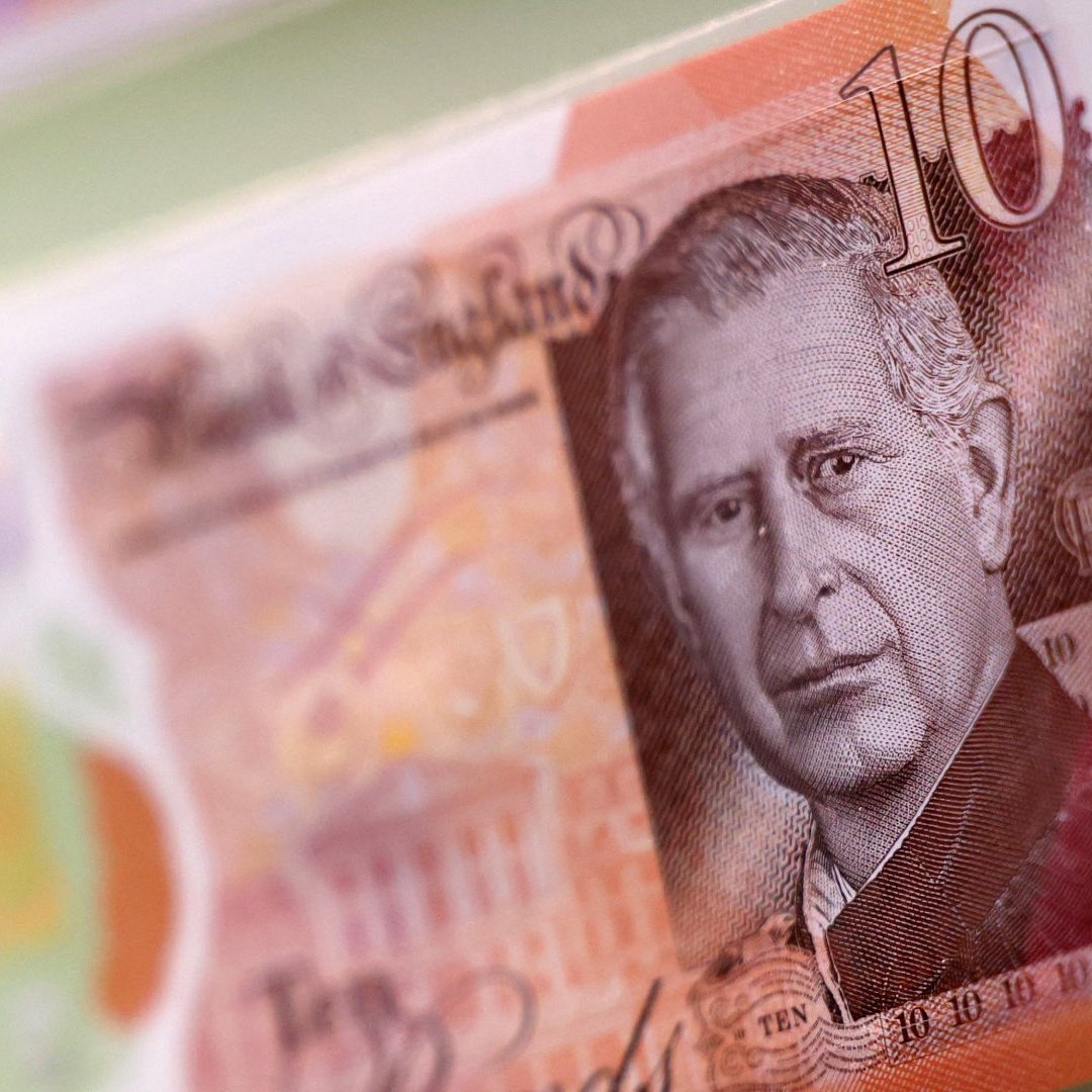 Billetes Con Rostro del Rey Carlos III Entran en Circulación en Reino Unido
