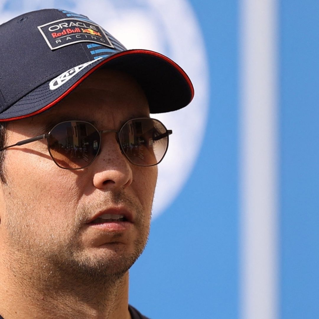'Checo' Pérez Regala Tequila a Todo el Equipo de Red Bull