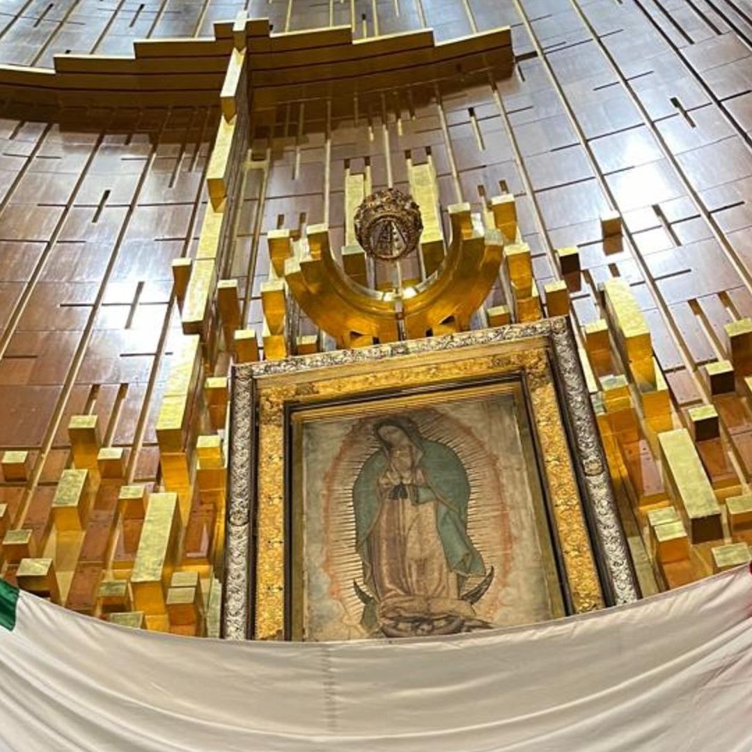 Virgen de Guadalupe y su corona, en la Basílica