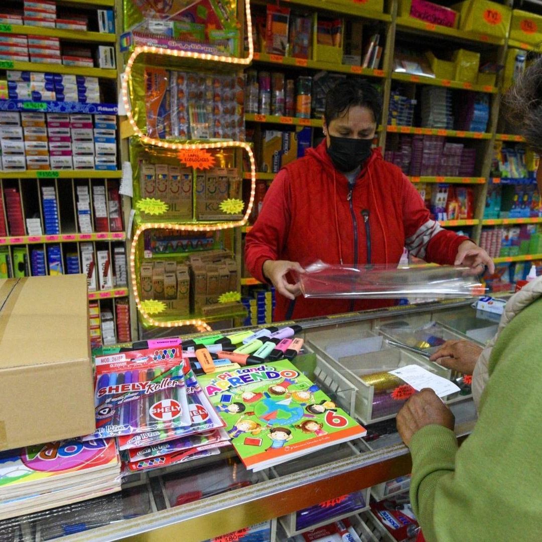 Regreso a Clases 2024-2025 Más Caro: Comerciantes Dan Precios de Uniformes y Útiles Escolares