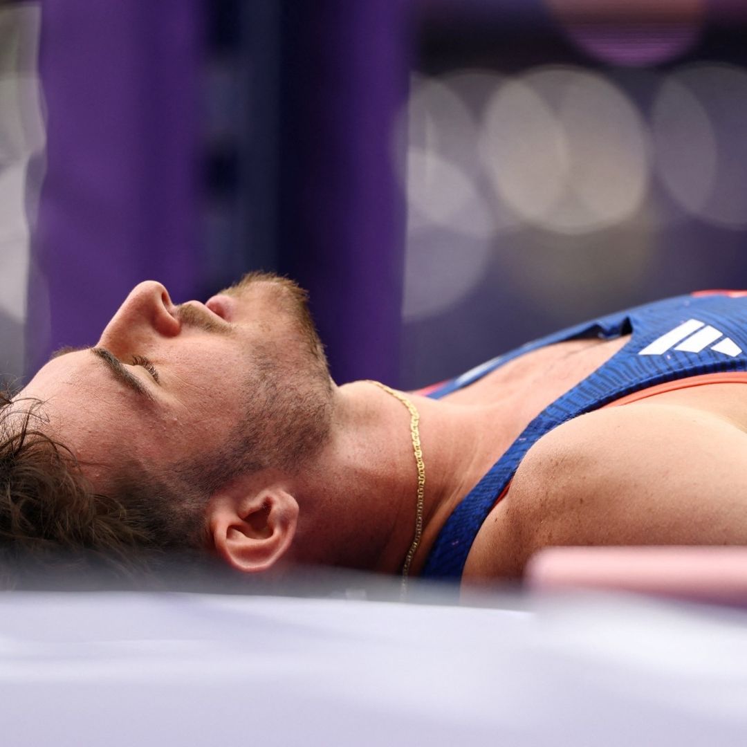 Anthony Ammirati bromea por eliminación