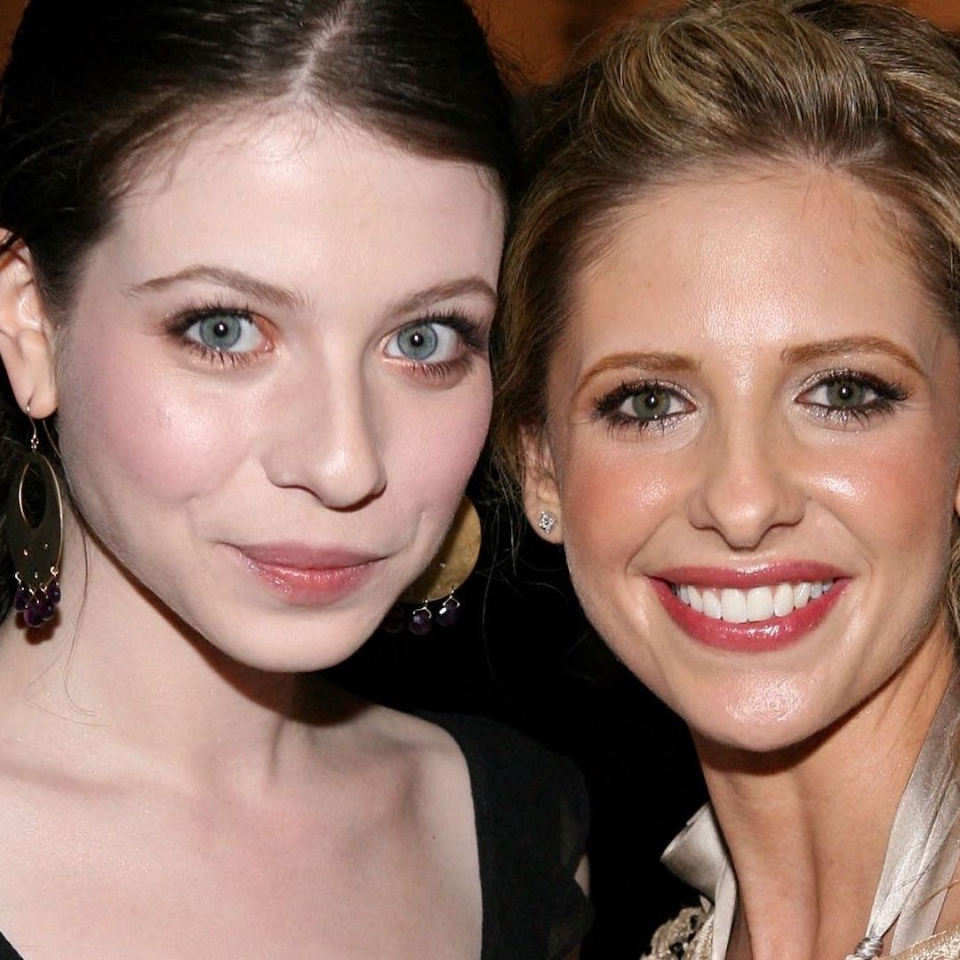 Michelle Trachtenberg y Sarah Michelle Gellar en 2007