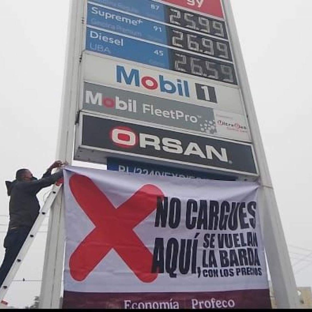 Profeco colocó las primeras lonas para exhibir a gasolineras abusivas