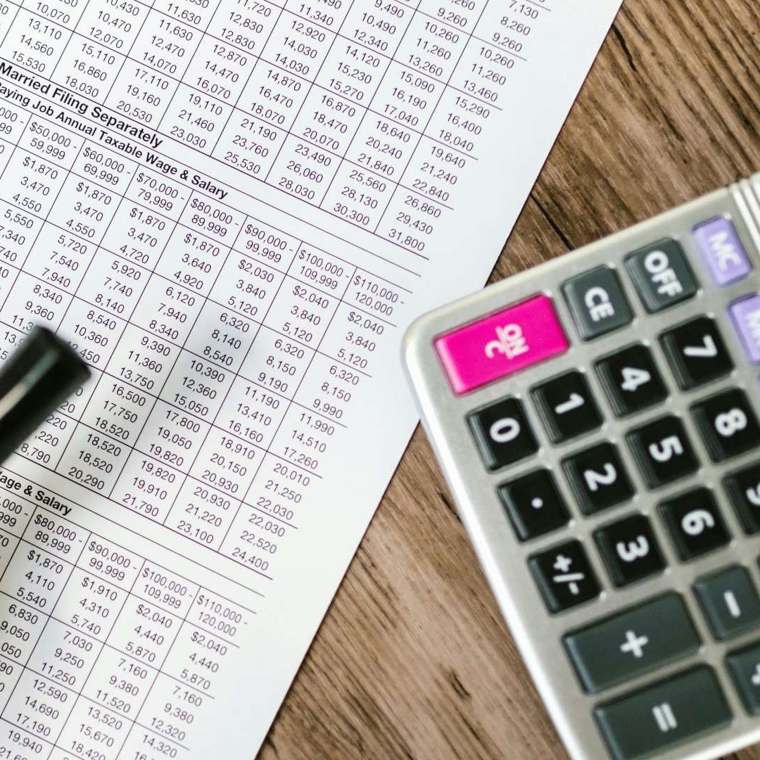 ¿Quieres saber cuánto pagarás de impuestos este año? Consultas las tablas del ISR en 2025 y aplícalo a tu salario