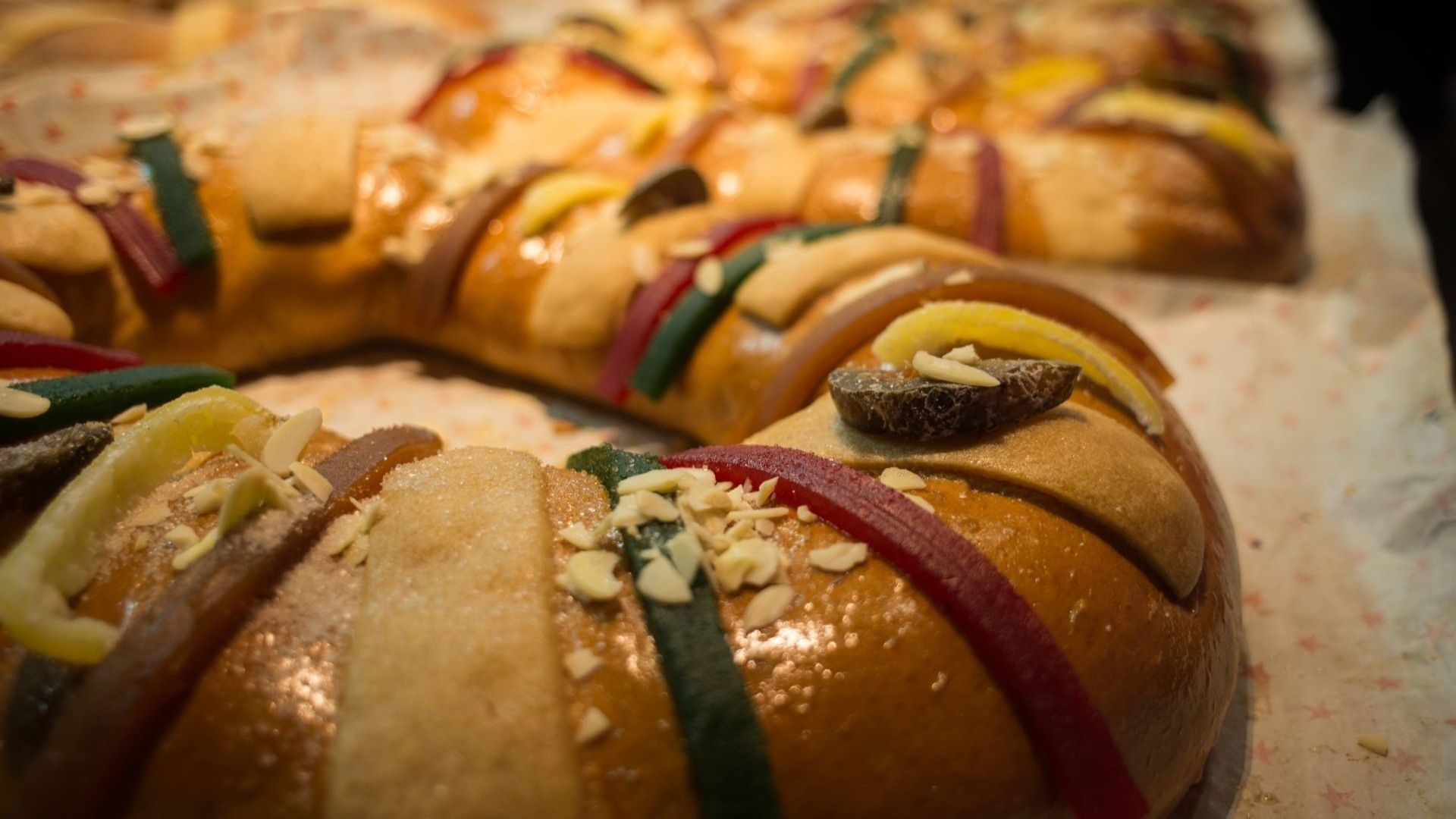 ¿Qué Se Ponía en la Rosca de Reyes Antes de Incrustar Un Niño Dios de Plástico o Porcelana?