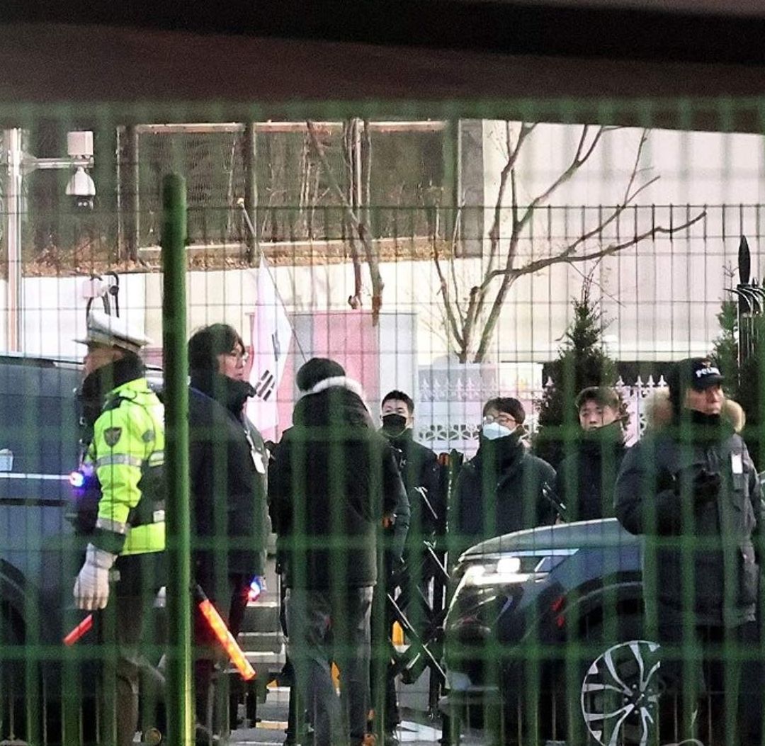 Se Enfrentan en Corea del Sur por Orden de Detención contra Presidente Destituido