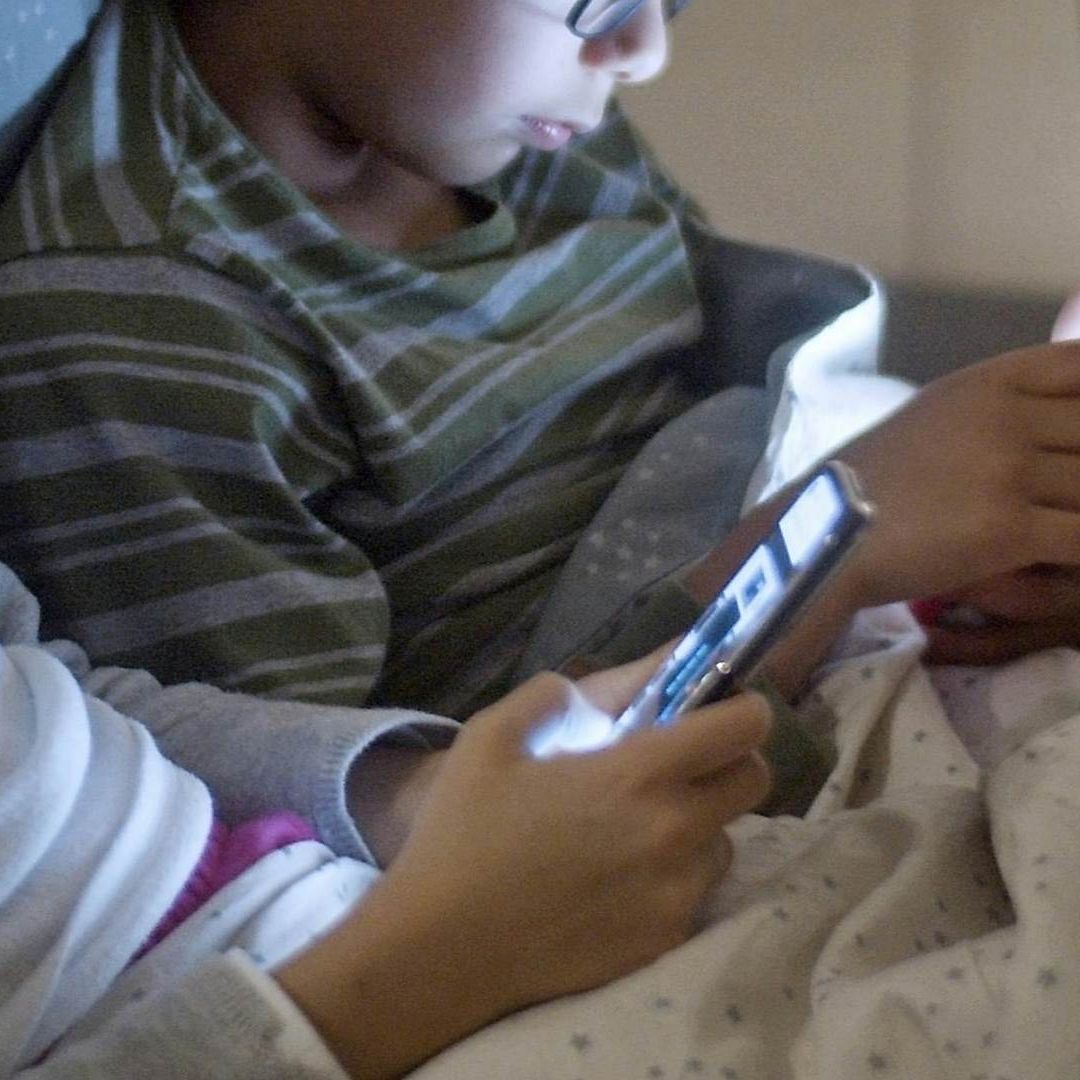 Desde la pandemia han aumentado las afectaciones en los ojos de los niños por uso excesivo de pantallas
