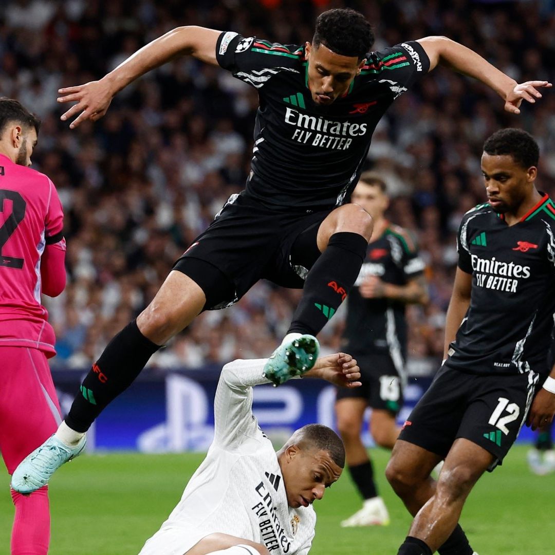 Mpabbé y el Real Madrid sufrieron ante el Arsenal en el Estadio Santiago Bernabéu, en el marco de la Champions League 2025.