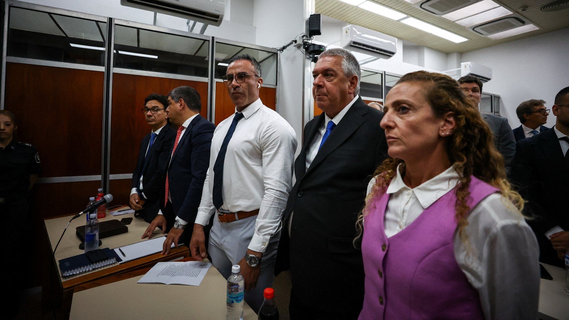 Leopoldo Luque (de blanco), médico personal de Diego Armando Maradona, es uno de los acusados en el juicio por la muerte del astro argentino. Foto: Reuters | Archivo