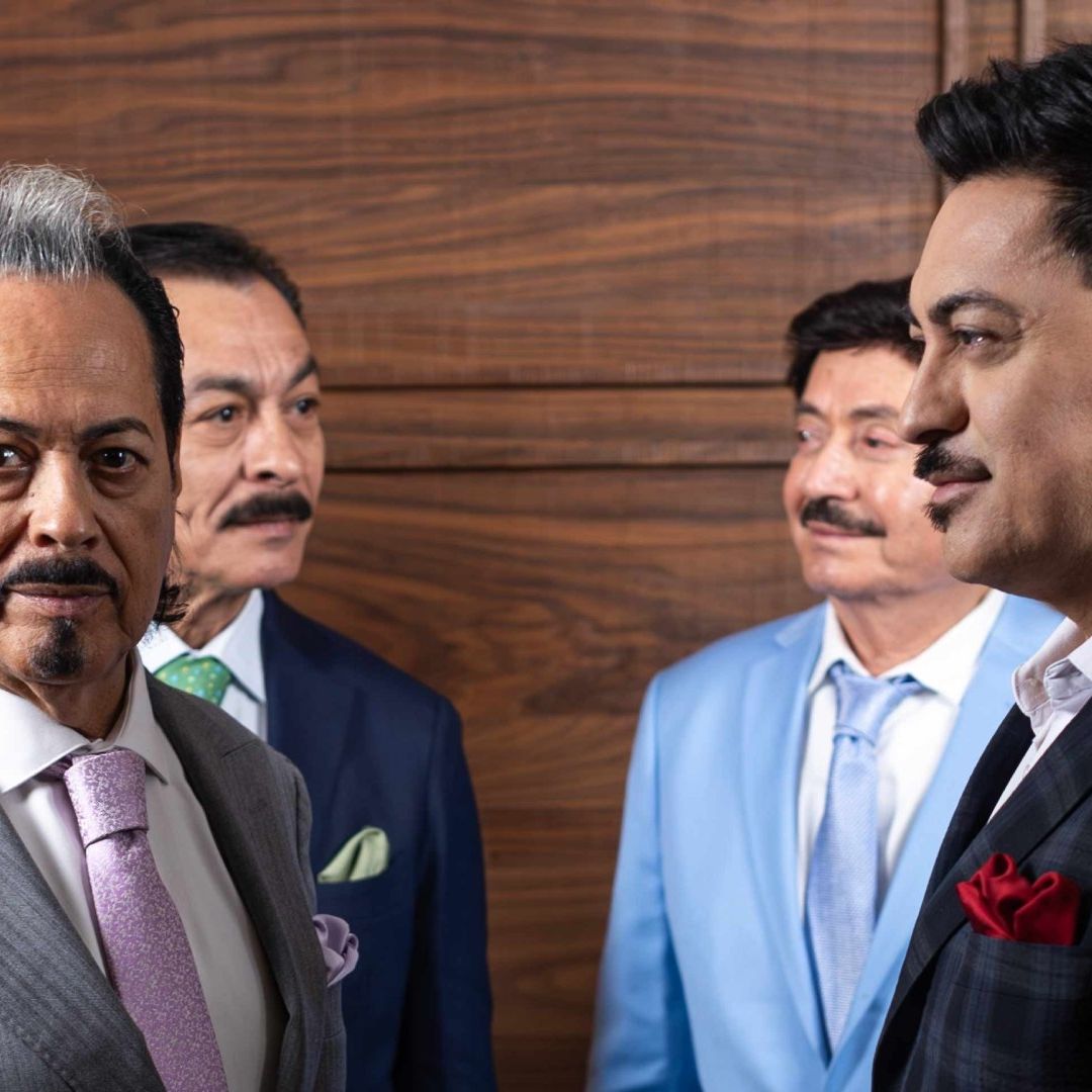 Los Tigres del Norte posan para foto