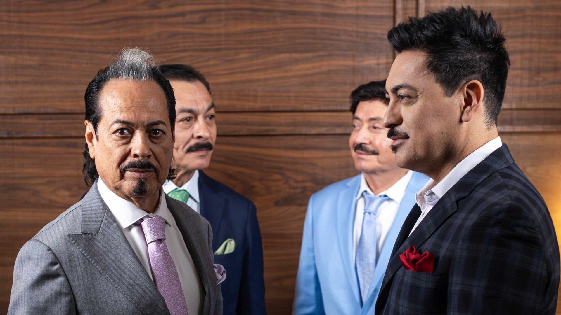 Los Tigres del Norte posan para foto