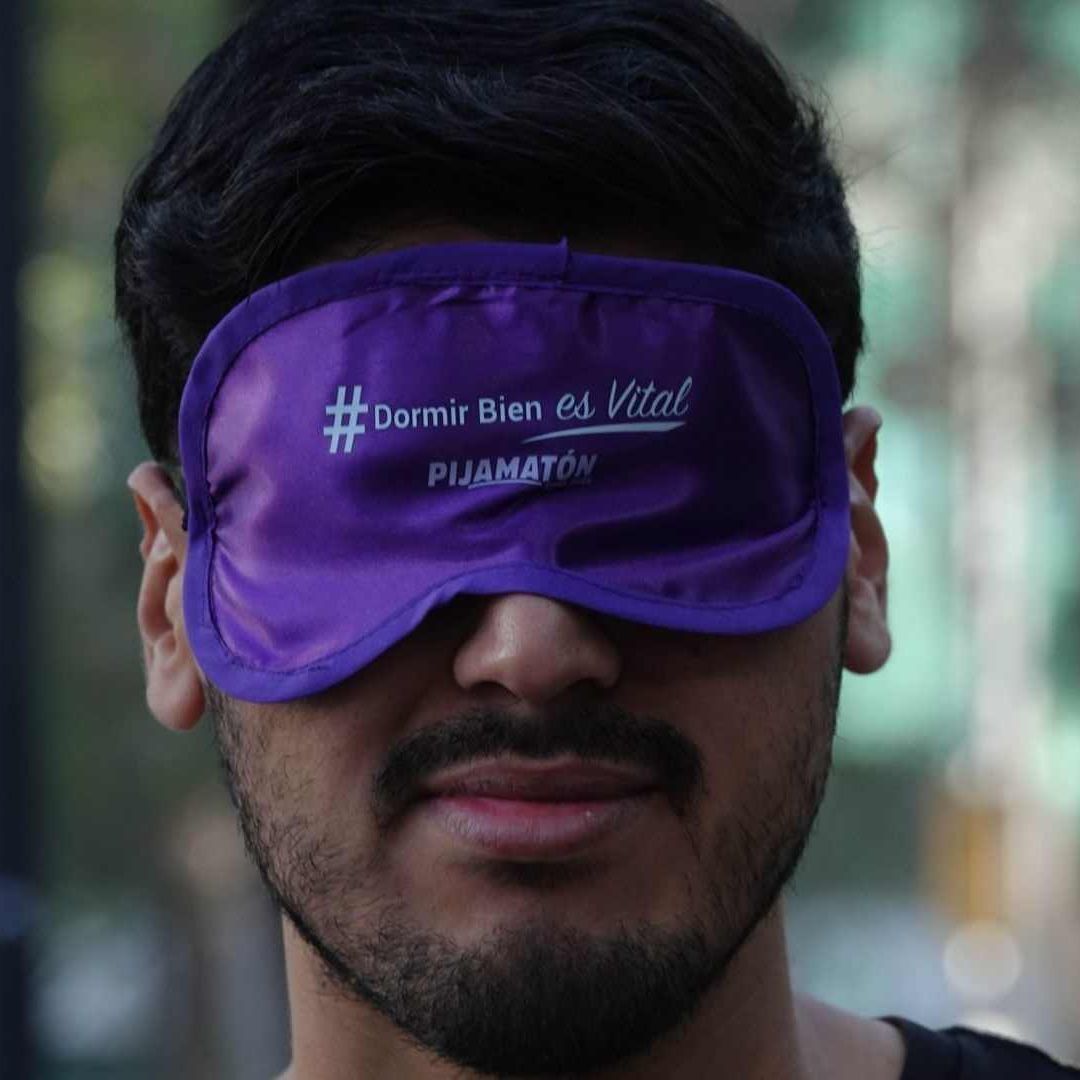 Jóvenes participaron en la convocatoria "Pijamaton" 2025 en las inmediaciones del Ángel de la Independencia