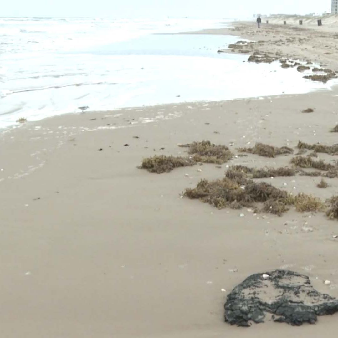 Detectan Restos de Posible Hidrocarburo en Costas de la Isla del Padre Sur en Texas