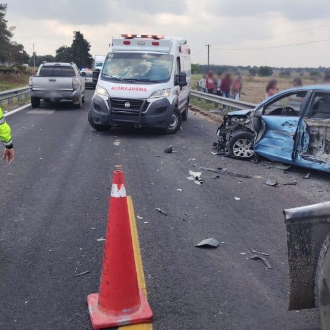 Cierre Parcial en Carretera Los Reyes Zacatepec con Dirección a Huamantla Tlaxcala