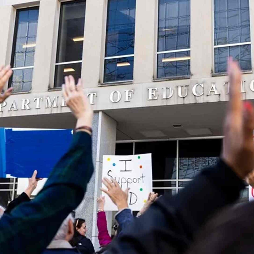 Protesta a favor del Departamento de Educación de EUA