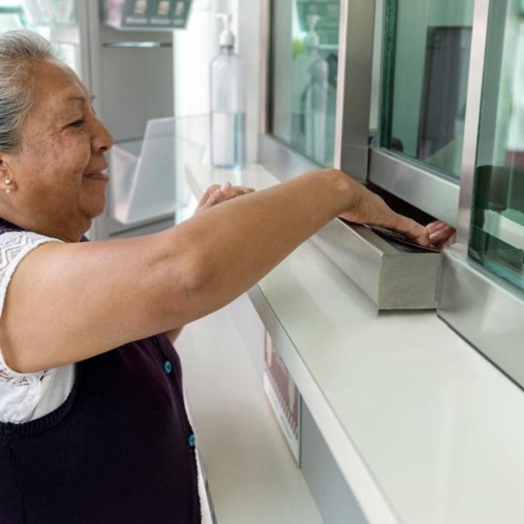 Checa Si Se Puede Retirar Dinero de la Tarjeta Bienestar en Cualquier Banco Sin la Credencial