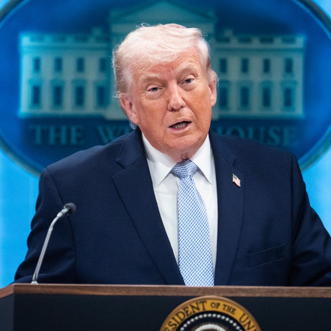 No Habrá Enriquecimiento de Uranio en Irán, Dice Trump; Advierte Aranceles Si Arman al Régimen.