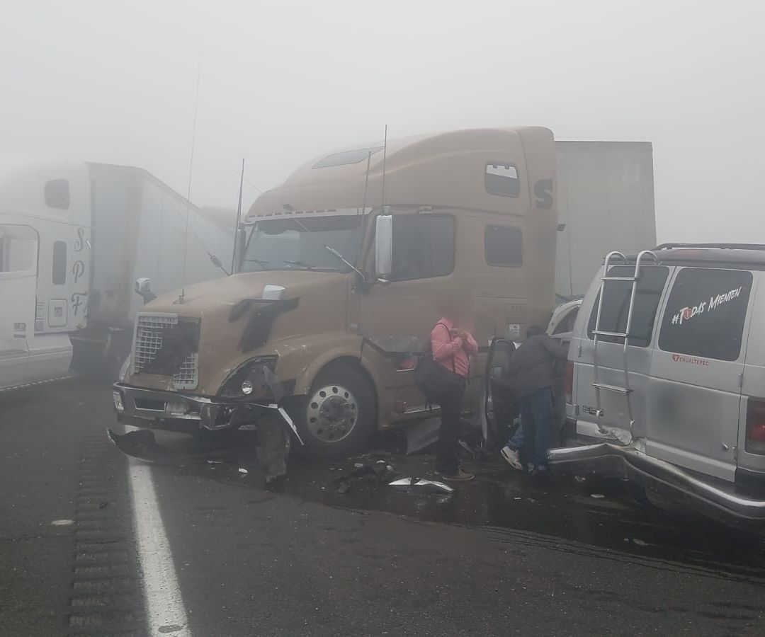Choque Múltiple Provoca Cierre de Carretera Esperanza Ciudad Mendoza Kilómetro 227+000 Tráfico en Veracruz