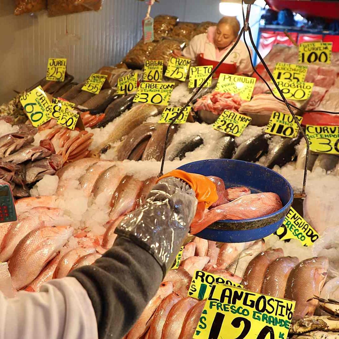 Venta de pescados y mariscos en la Nueva Viga