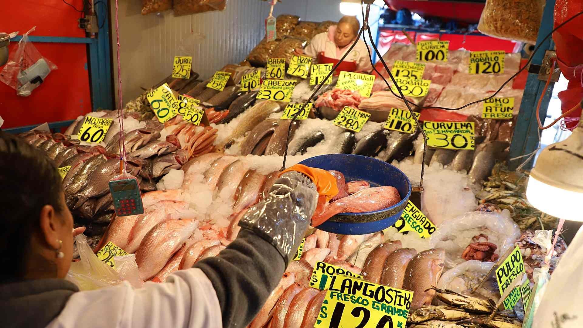 Venta de pescados y mariscos en la Nueva Viga