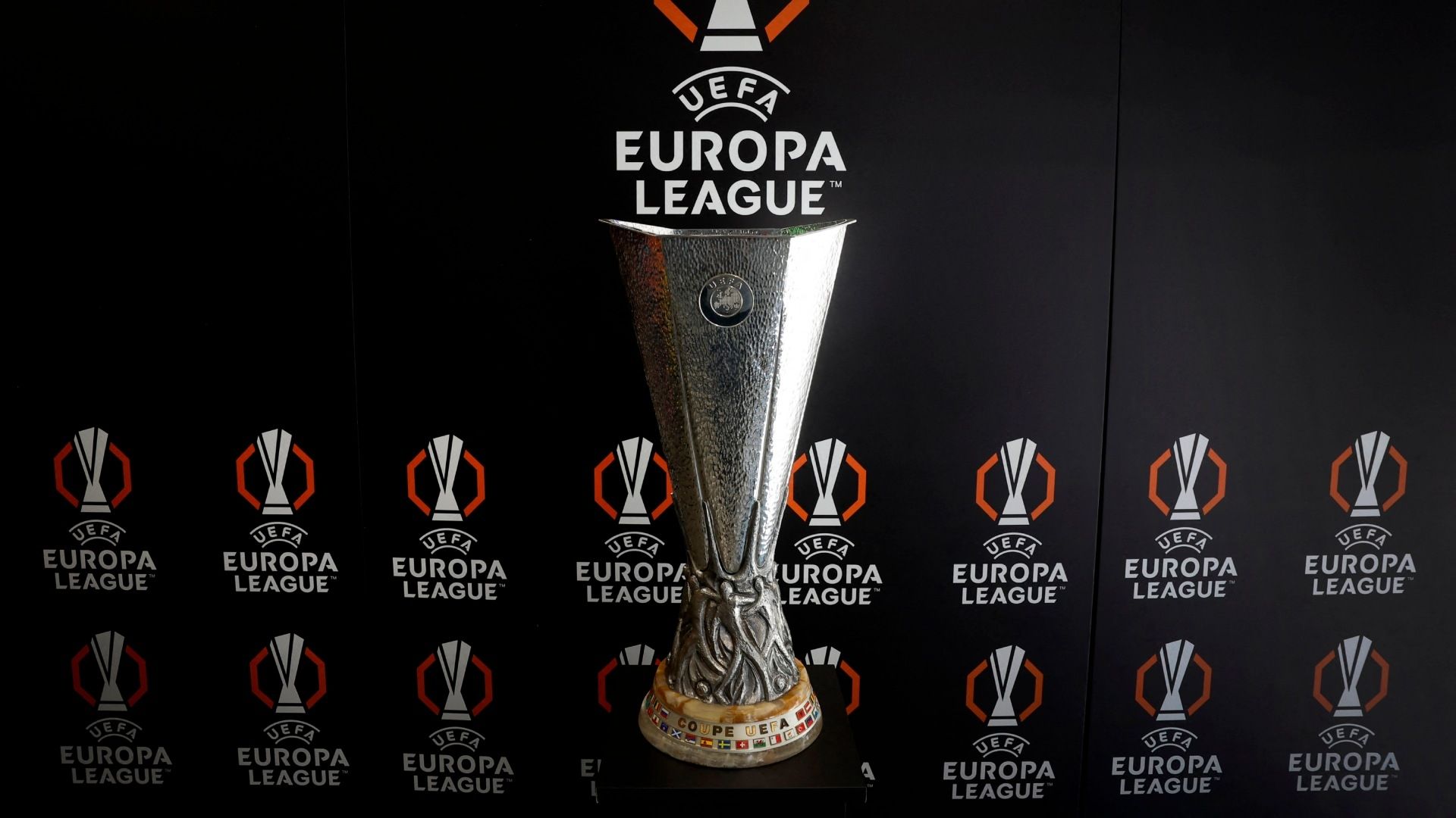 Tottenham y Manchester United quieren levantar la copa de la Europa League 2025. Foto: Reuters