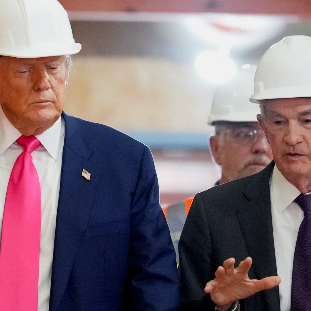 Trump Insiste a Powell que Baje las Tasas de Interés durante Incómoda Visita a la Fed