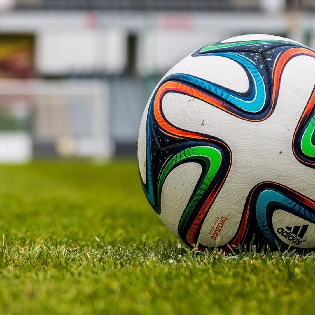 Federación Inglesa Cierra la Puerta a Participación de Mujeres Transgénero en el Futbol Femenino